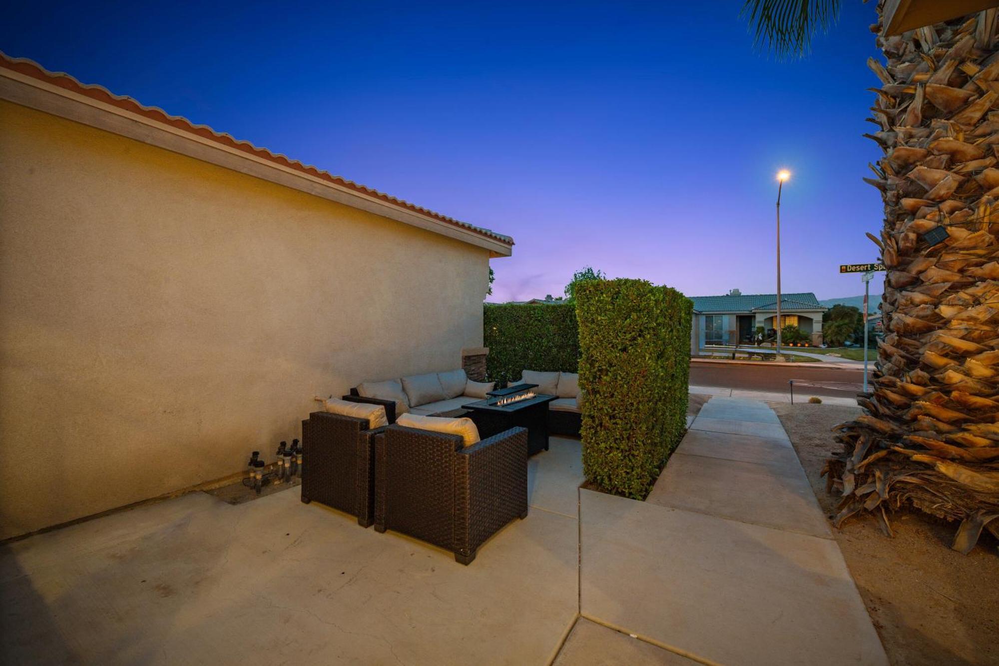 Casa Desert Muse With Heated Pool Spa Firepit Mini Golf And Games Indio Eksteriør bilde